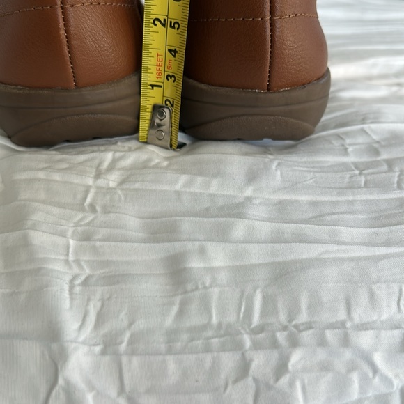 EASY SPIRIT Women’s Avienta Loafer Cognac Brown Flexible Metal Hardware SIZE 8.5 - Picture 13 of 13